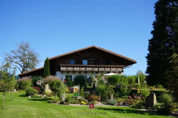 Immobilie in Bodenmais - *Mais/Bodenmais - Bay. Wald* Charm. Landhaus mit ELW in herrl. Lage auf 2300m² (+opt. 1200m² BG) - Bild 1