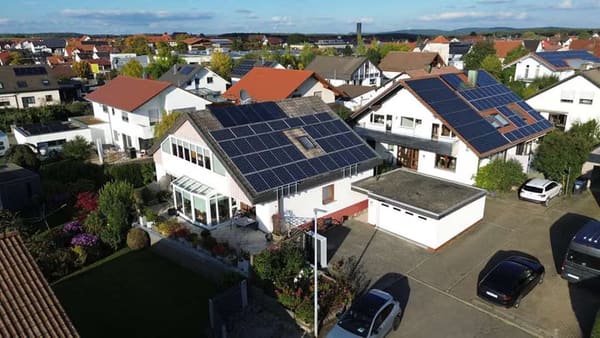 Immobilie in Hülben - ☆Idyllisches Ein-/Zweifamilienhaus mit innenliegendem Pool und 80% Autarkie☆ - Bild 0