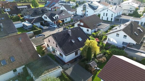 Immobilie in Hülben - ☆Idyllisches Ein-/Zweifamilienhaus mit innenliegendem Pool und 80% Autarkie☆ - Bild 1