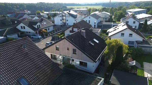 Immobilie in Hülben - ☆Idyllisches Ein-/Zweifamilienhaus mit innenliegendem Pool und 80% Autarkie☆ - Bild 2