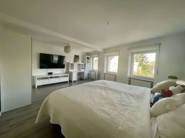 Immobilie in Steinbach - Freistehendes Haus mit Baugrundstück - Garage - Bild 1