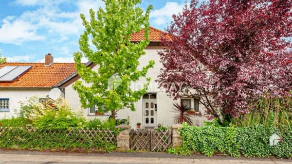 Immobilie in Barsinghausen - Barsinghausen-Egestorf: Großzügiges Einfamilienhaus mit Garten und viel Potenzial - Bild 0