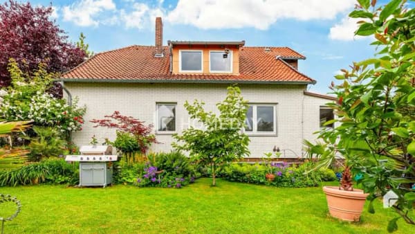 Immobilie in Barsinghausen - Barsinghausen-Egestorf: Großzügiges Einfamilienhaus mit Garten und viel Potenzial - Bild 2