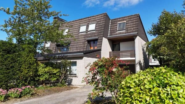 Immobilie in Wildeshausen - Einfamilienhaus auf ca. 206 m² Wohnfläche, zzgl. ausgeb. DB u. Garage - Bild 0