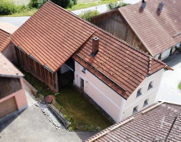 Immobilie in Röhrnbach - Sanierungsobjekt - Haus mit Halle/Garage/Stellfläche auf kleinem Grundstück - Röhrnbach - Bild 0