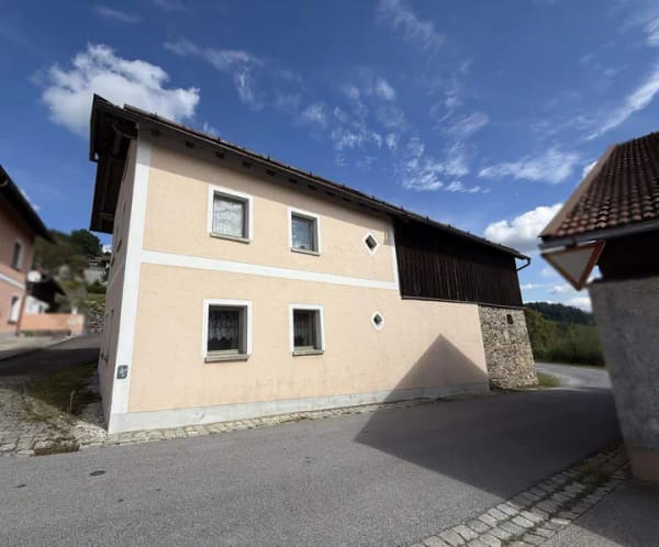 Immobilie in Röhrnbach - Sanierungsobjekt - Haus mit Halle/Garage/Stellfläche auf kleinem Grundstück - Röhrnbach - Bild 2