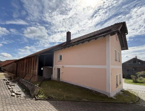 Immobilie in Röhrnbach - Sanierungsobjekt - Haus mit Halle/Garage/Stellfläche auf kleinem Grundstück - Röhrnbach - Bild 3