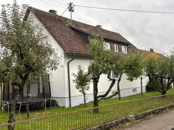 Immobilie in Urbach - Generations Schmuckstück! Freistehendes Zweifamilienhaus mit großen Garten! - Bild 1