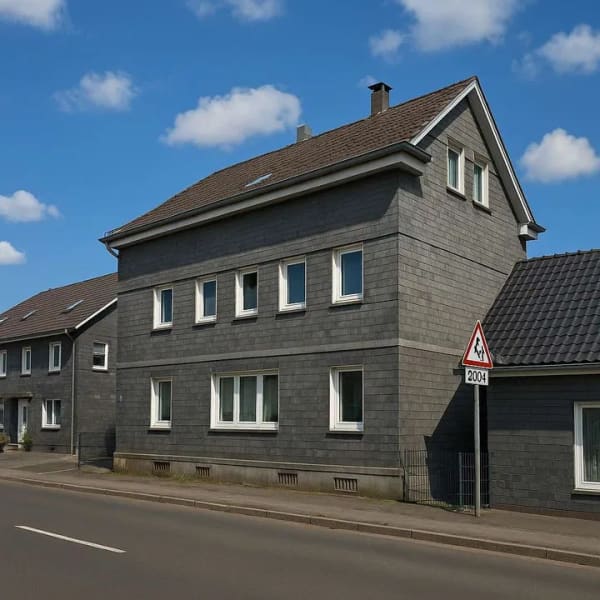 Immobilie in Wermelskirchen - + Ensembleperle mit 3-Parteien-Haus u. Einfamilienhaus mit großem Grundstück + - Bild 1