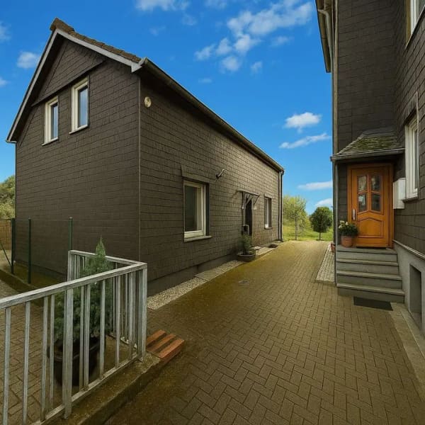 Immobilie in Wermelskirchen - + Ensembleperle mit 3-Parteien-Haus u. Einfamilienhaus mit großem Grundstück + - Bild 2