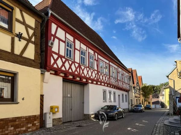 Immobilie in Volkach - Traumhaftes Ensemble:  Energieeffizientes (A) Einfamilienhaus mit Büro, großem Innenhof & Garten - Bild 3