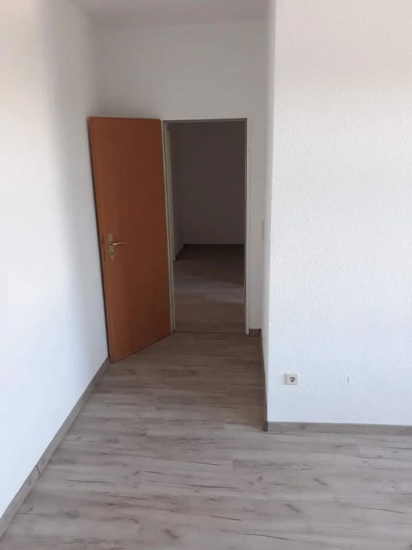Immobilie in Meerane - Helle 2-Raum-Wohnung mit Einbauküche zum Kaufen - Bild 4