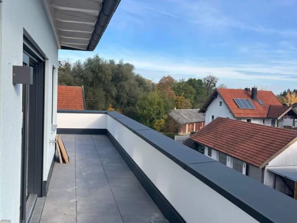 Immobilie in Tittmoning - Musterwohnung Deluxe. Neu + bezugsfertig! 3-Zi.-Penthouse + Dachterrasse + Lift + XXL TG. - Bild 0