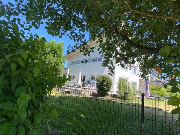 Immobilie in Obertaufkirchen - Hochwertiges Raumwunder: Moderne Doppelhaushälfte | Energieeffizienz B | Massivbau & großer Garten - Bild 1
