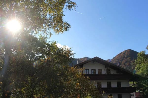 Immobilie in Aschau im Chiemgau - Renovierte 3-Zimmer-Wohnung am Aschauer Kirchberg - Bild 0