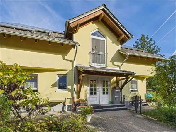 Immobilie in Kahl am Main - Photovoltaik, Erdwärmepumpe, Zisterne und 7,5 Zimmer – ein A+ Haus wartet auf seine neuen Eigentümer - Bild 0