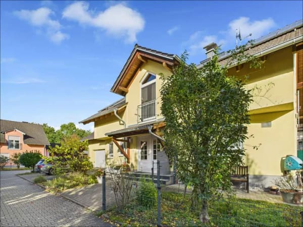 Immobilie in Kahl am Main - Photovoltaik, Erdwärmepumpe, Zisterne und 7,5 Zimmer – ein A+ Haus wartet auf seine neuen Eigentümer - Bild 1