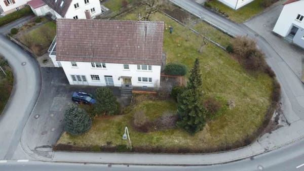 Immobilie in Schemmerhofen - schönes Einfamilienhaus mit Werkstatt - Bild 0