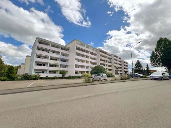 Immobilie in St. Georgen im Schwarzwald - St. Georgen - 4,5-Zimmer-Eigentumswohnung mit Balkon, Tiefgarage und schönem Blick in den Wald - ruhiges und naturnahes Wohnen auf der Seebauernhöhe! - Bild 0