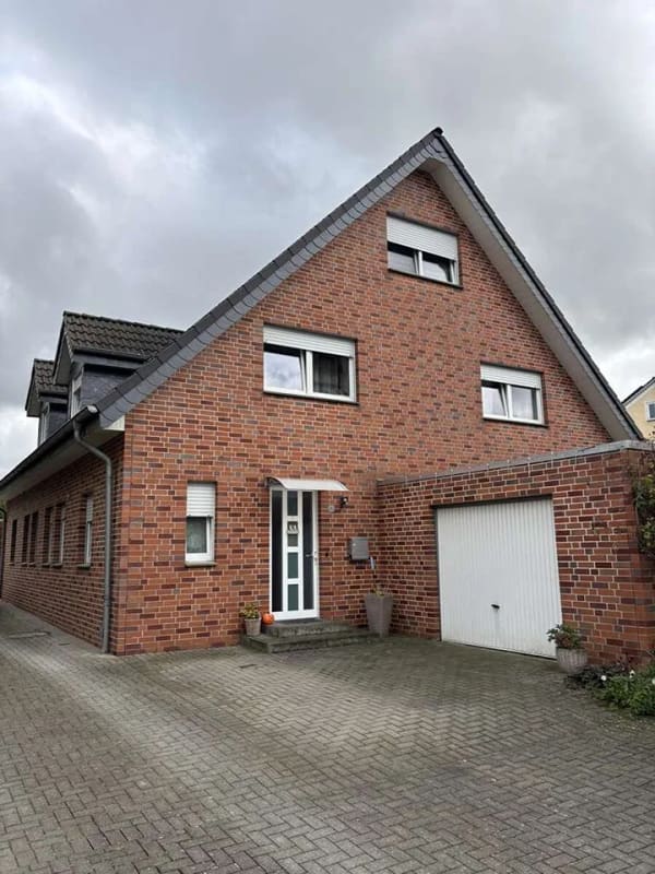 Immobilie in Anröchte - Sofort bezugsfrei: Gepflegte Doppelhaushälfte mit Garage in zentraler Lage von Anröchte - Bild 0
