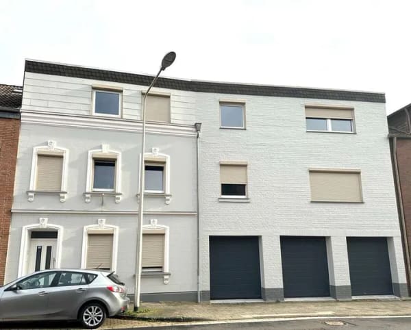 Immobilie in Düren - Solides Dreifamilienhaus mit 3 Garagen und viel Nutzfläche - Bild 0