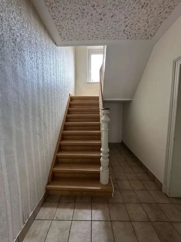 Immobilie in Düren - Solides Dreifamilienhaus mit 3 Garagen und viel Nutzfläche - Bild 2