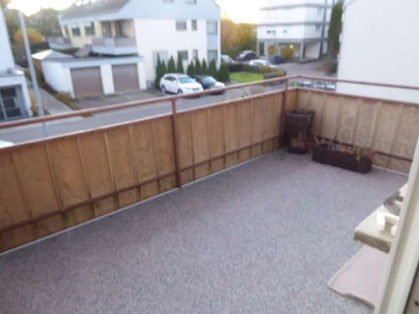 Immobilie in Freiberg am Neckar - sofort beziehbar - 3 Zimmerwohnung, I. OG., EBK, Balkon, Einzelgarage - Bild 2