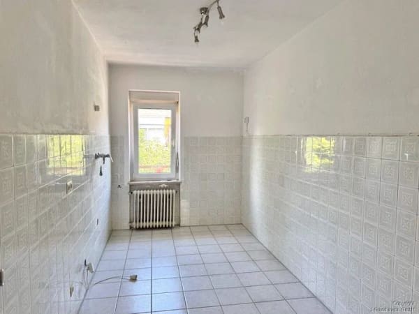 Immobilie in Feldkirchen-Westerham - Helle, großzügige 4-Zimmer-Wohnung mit 2 Balkonen in ruhiger, grüner Lage - Bild 2
