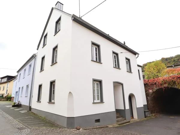 Immobilie in Bruttig-Fankel - Charmantes, kernsaniertes Reihenendhaus - NEU mit Carport und Stellplatz -  - Bild 0