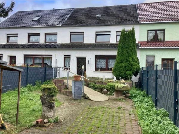 Immobilie in Sangerhausen - Solides Einfamilienhaus mit Terrasse, Balkon und Garten – ideal für die kleine Familie ! - Bild 0