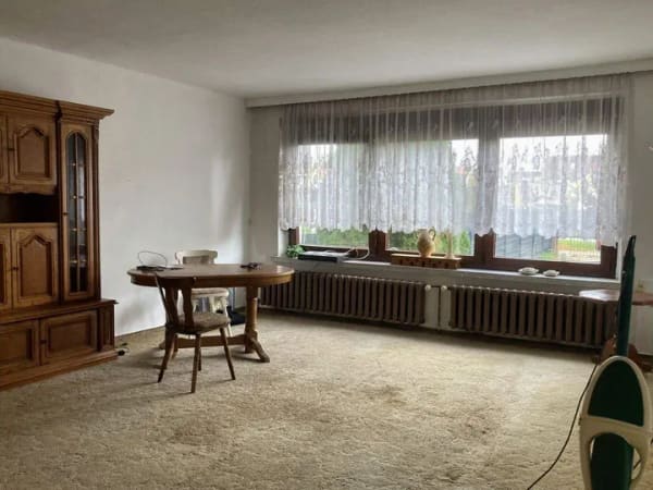 Immobilie in Sangerhausen - Solides Einfamilienhaus mit Terrasse, Balkon und Garten – ideal für die kleine Familie ! - Bild 2