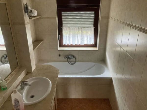 Immobilie in Sangerhausen - Solides Einfamilienhaus mit Terrasse, Balkon und Garten – ideal für die kleine Familie ! - Bild 4