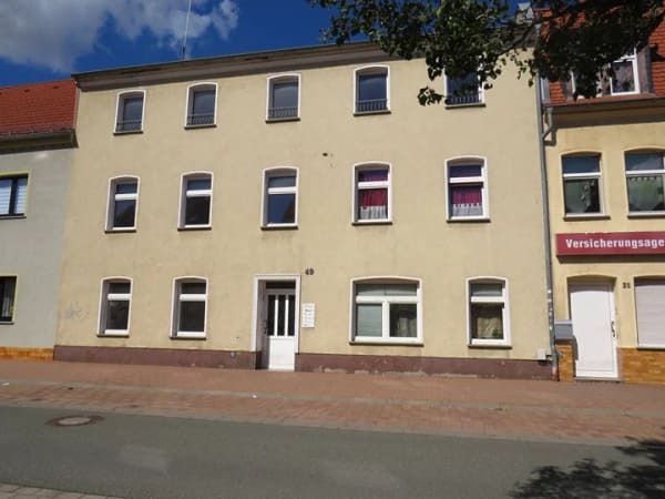Immobilie in Bitterfeld-Wolfen - Mehrfamilienhaus in zentraler Lage - Bild 0