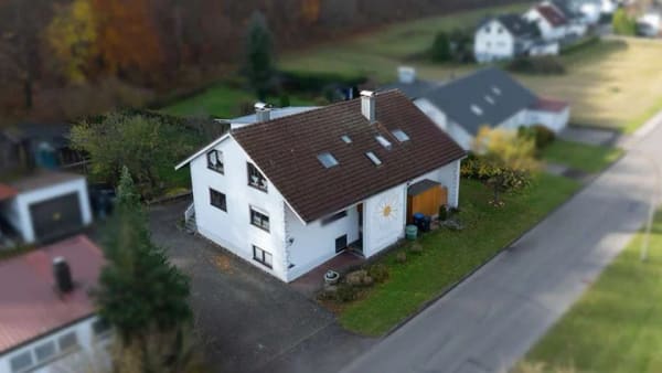 Immobilie in Steinheim am Albuch - Ein-/Zweifamilienhaus,  2  große 4 Zimmer Wohnungen, Keller, Garage und großem Grundstück - Bild 0