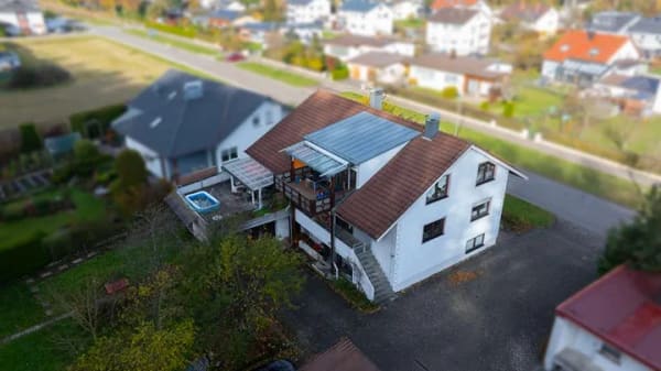 Immobilie in Steinheim am Albuch - Ein-/Zweifamilienhaus,  2  große 4 Zimmer Wohnungen, Keller, Garage und großem Grundstück - Bild 1