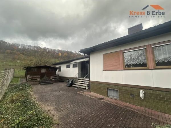 Immobilie in Schlüchtern - Charmanter Bungalow mit großem Potenzial und sonnigem Grundstück in Schlüchtern-Kressenbach - Bild 0