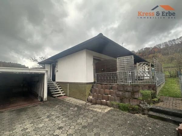 Immobilie in Schlüchtern - Charmanter Bungalow mit großem Potenzial und sonnigem Grundstück in Schlüchtern-Kressenbach - Bild 1