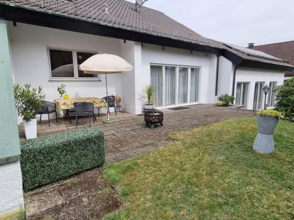 Immobilie in Röthenbach an der Pegnitz - James-Bond-Flair-Living - top instandgehalten auf großem Grund mit 7 Garagenstellplätzen - Bild 2