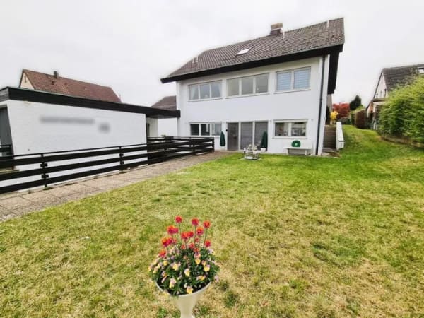 Immobilie in Röthenbach an der Pegnitz - James-Bond-Flair-Living - top instandgehalten auf großem Grund mit 7 Garagenstellplätzen - Bild 3