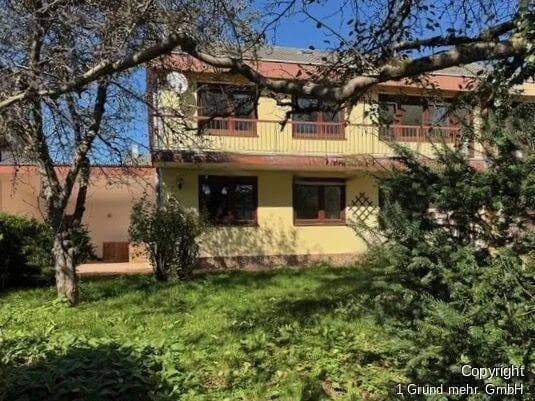 Immobilie in Feldkirchen-Westerham - Ideal geschnittene 4-Zimmer-Erdgeschoss-Wohnung mit großem Garten in ruhiger Lage - Bild 0