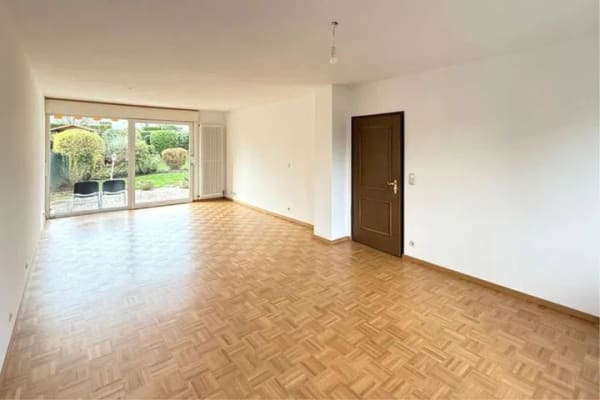 Immobilie in Schwalbach - Schwalbach: Reihenendhaus mit viel  Platz und großem Garten für Ihre Familie - Bild 1
