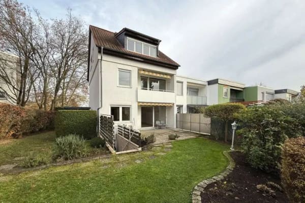 Immobilie in Schwalbach - Schwalbach: Reihenendhaus mit viel  Platz und großem Garten für Ihre Familie - Bild 3