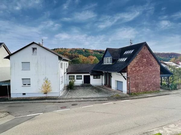 Immobilie in Queidersbach - Queidersbach - Geräumiger Gebäudekomplex bestehend aus zwei Einfamilienhäusern  - Bild 0