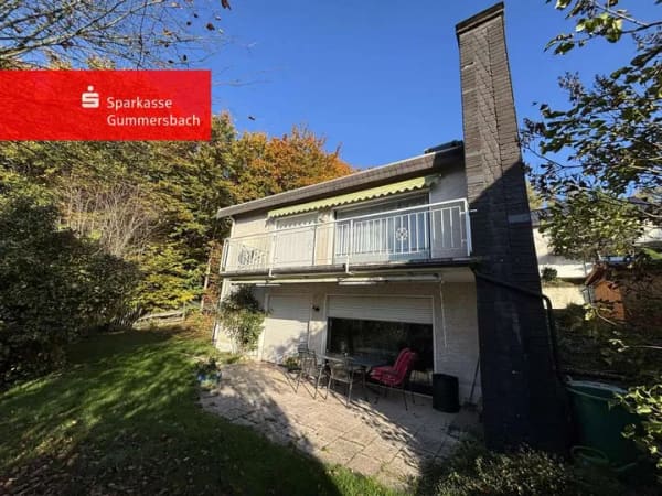 Immobilie in Bergneustadt - Freistehendes Einfamilienhaus in Höhenwohnlage – unverbaute Aussicht & direkter Waldrandzugang! - Bild 0