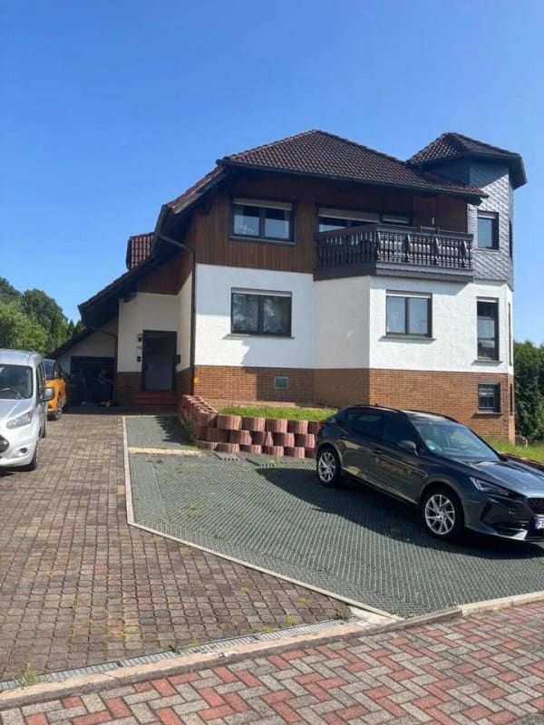 Immobilie in Steinau an der Straße - Attraktives Zweifamilienhaus in traumhafter Lage mit großem Grundstück.  1 Wohnung steht leer ! - Bild 2