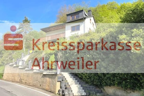 Immobilie in Ahrbrück - Charmantes Einfamilienhaus in erhöhter Lage von Ahrbrück mit traumhafter Aussicht - Bild 0
