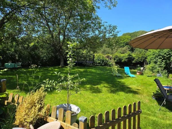Immobilie in Farschweiler - Mehrgenerationen Landhaus, Ortsrandlage (3 Wohneinheiten) mit Garten und altem Baumbestand - Bild 1