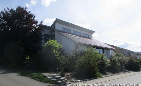 Immobilie in Grabfeld - Vielseitiges Haus mit Potenzial in ruhiger Lage von Jüchsen - Bild 0