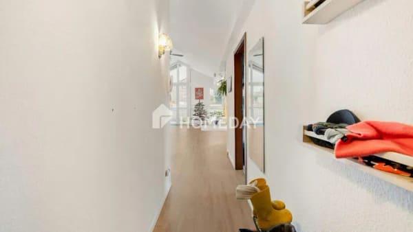 Immobilie in Kirchentellinsfurt - Moderne Dachgeschosswohnung mit Balkon, Einbauküche und Stellplatz - Bild 1