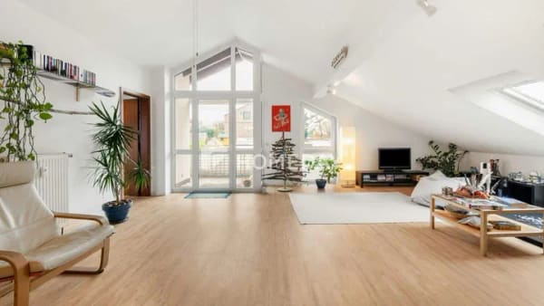 Immobilie in Kirchentellinsfurt - Moderne Dachgeschosswohnung mit Balkon, Einbauküche und Stellplatz - Bild 3